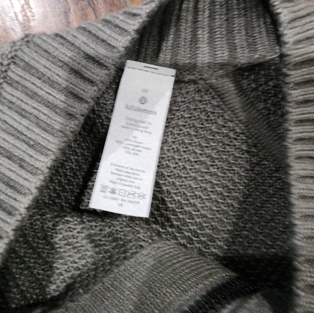 Lululemon On The Go poncho